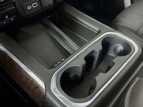 Used 2022 GMC Sierra 3500 Denali w/ Denali Ultimate Package image 17