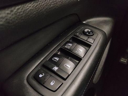 Used 2020 Jeep Grand Cherokee Laredo w/ Laredo X Package image 27