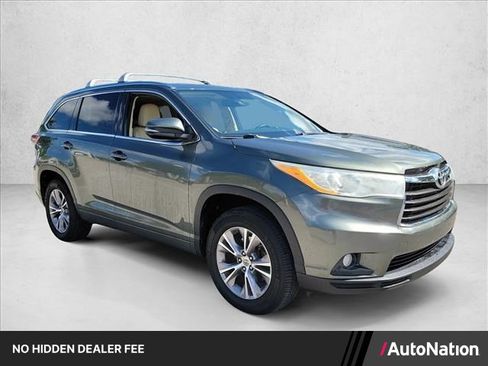 Used 2014 Toyota Highlander XLE FWD image 1