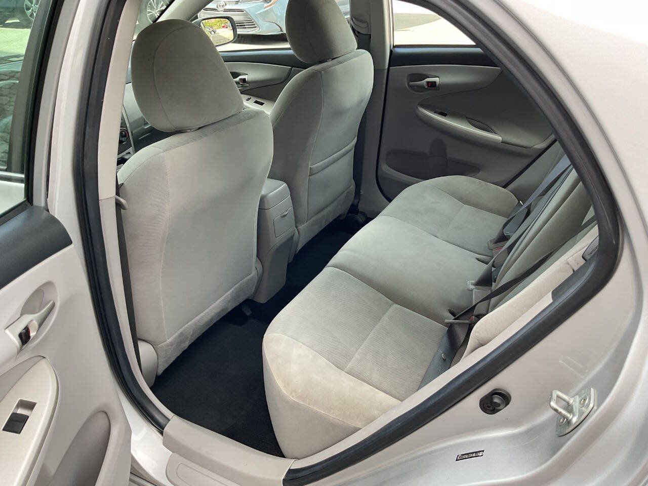 Used 2011 Toyota Corolla LE FWD image 24