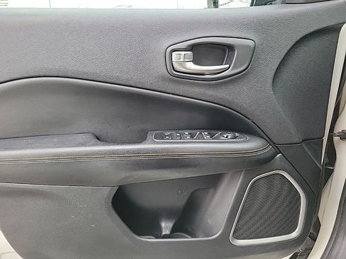 Used 2018 Jeep Compass Latitude w/ Popular Equipment Group image 22