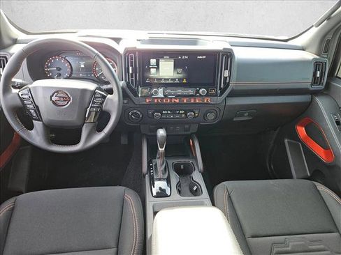 Used 2025 Nissan Frontier PRO-4X image 10