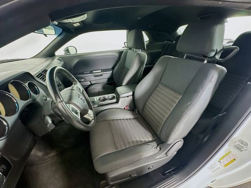 Used 2011 Dodge Challenger RWD image 13