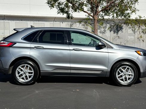 Used 2023 Ford Edge SEL image 3