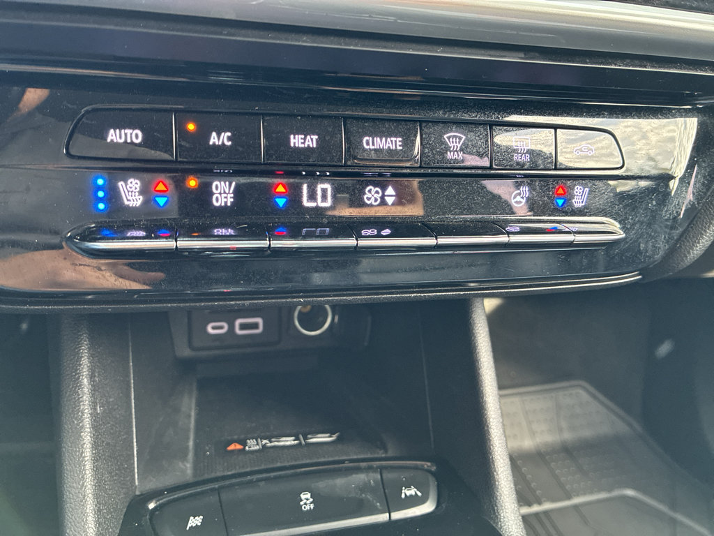 Used 2023 Chevrolet Bolt EUV LT w/ Convenience Package FWD image 30