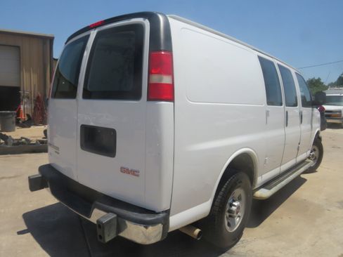 Used 2015 GMC Savana 2500 image 4