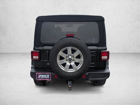 Used 2018 Jeep Wrangler Unlimited Sahara image 6