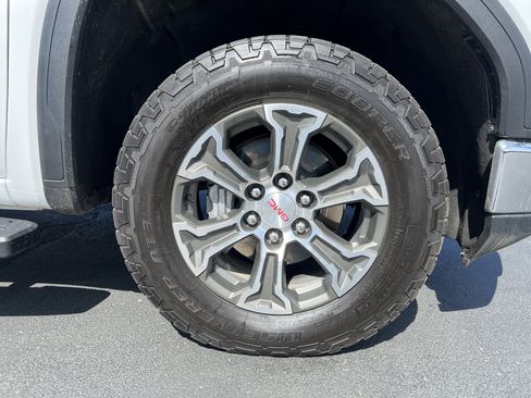 Used 2022 GMC Sierra 1500 SLT w/ X31 Off-Road Package image 11