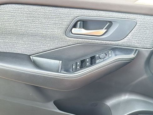 Used 2023 Nissan Rogue SV image 8