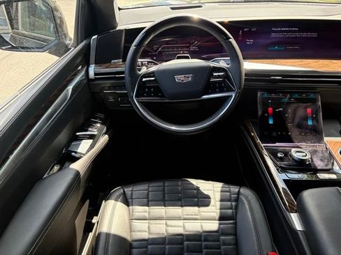 Used 2025 Cadillac Escalade ESV Sport Platinum w/ LPO, ONYX Package AWD/4WD image 22