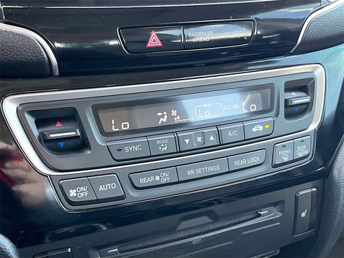 Used 2020 Honda Pilot Touring image 16