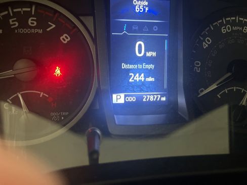 Used 2021 Toyota Tacoma TRD Off-Road image 5