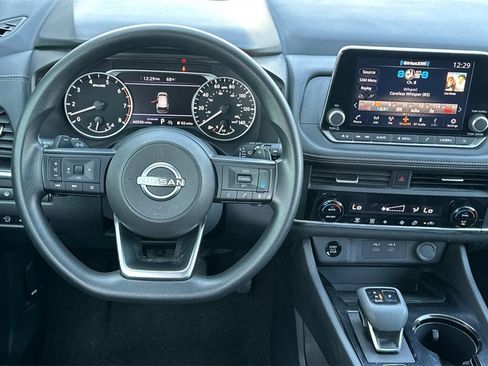 Used 2024 Nissan Rogue SV image 17