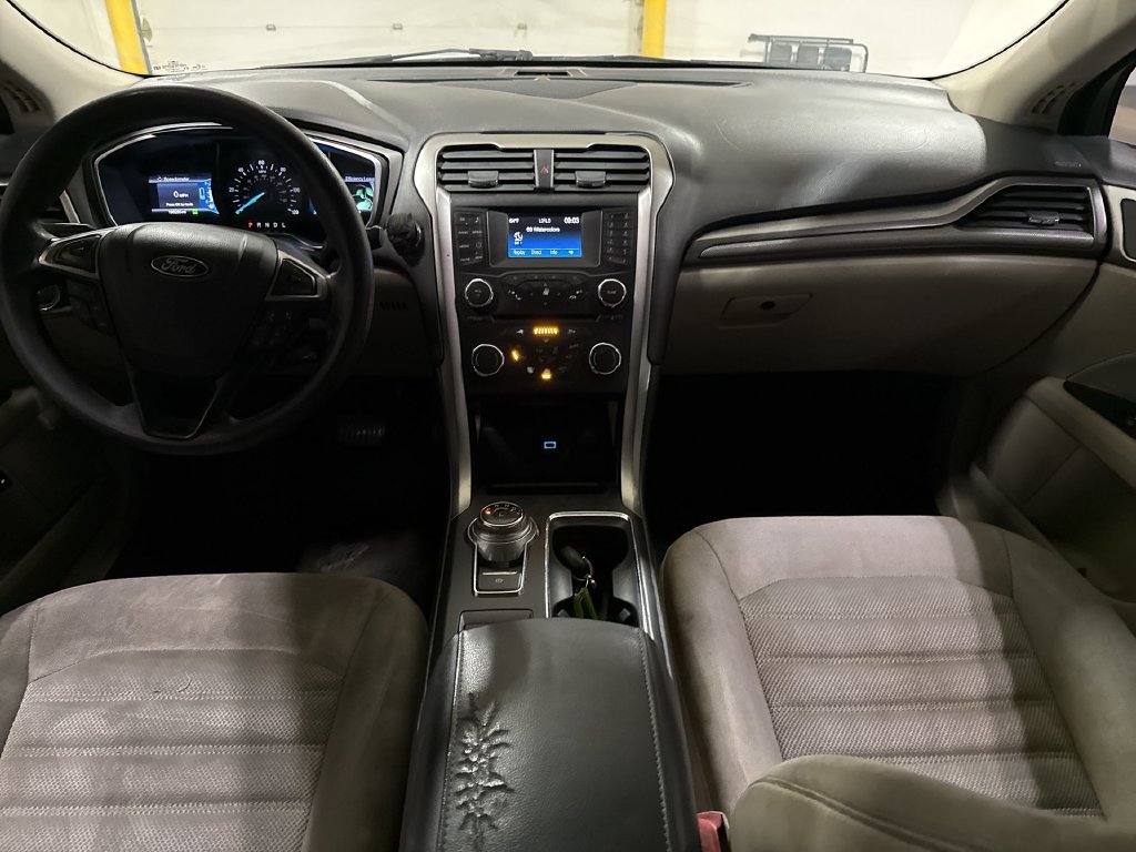 Used 2017 Ford Fusion SE FWD image 10