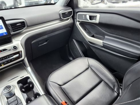 Certified 2022 Ford Explorer XLT w/ Equipment Group 202A image 15