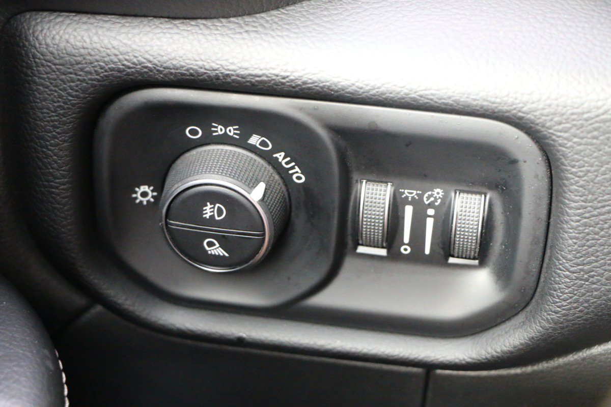 Used 2025 RAM 2500 Laramie AWD/4WD image 22