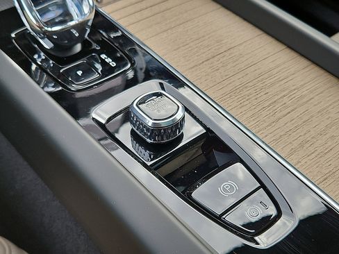 New 2026 Volvo XC60 B5 Plus w/ Protection Package Premier image 19