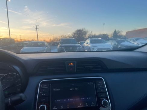 Used 2025 Nissan Versa SV image 17