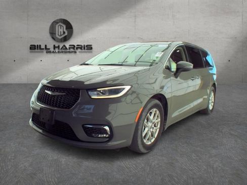 Used 2023 Chrysler Pacifica Touring-L FWD image 1