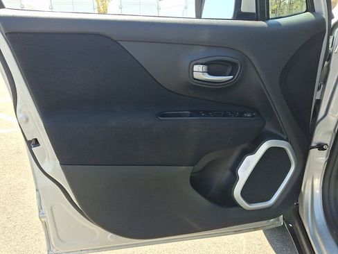 Used 2020 Jeep Renegade Latitude image 12