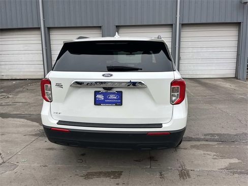 Used 2023 Ford Explorer XLT image 4