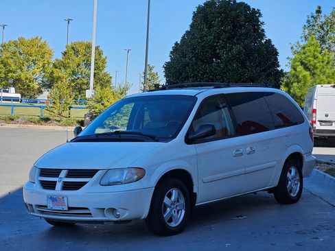 Used 2007 Dodge Grand Caravan SXT image 3