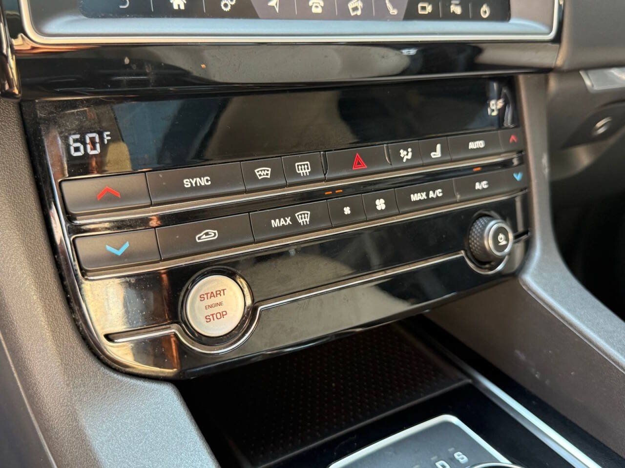 Used 2019 Jaguar F-PACE Premium AWD/4WD image 18