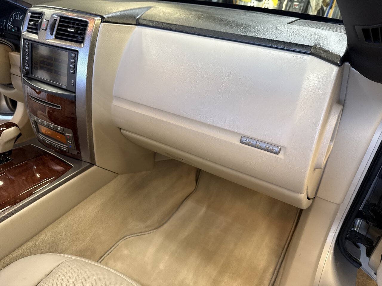 Used 2006 Cadillac XLR RWD image 26