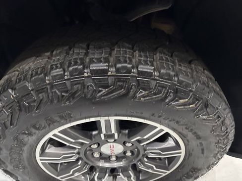 Used 2025 GMC Sierra 1500 AT4 image 39