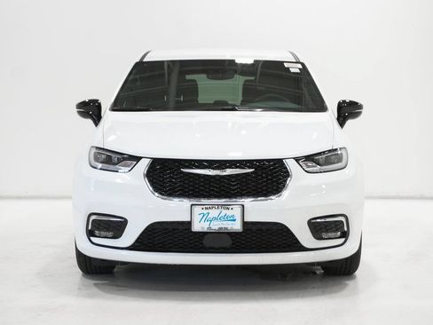 New 2026 Chrysler Pacifica Select FWD image 3