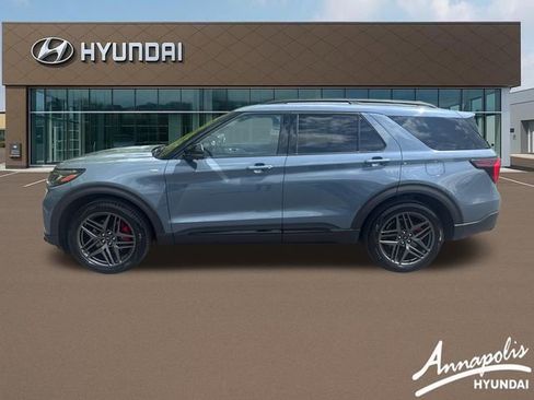 Used 2025 Ford Explorer ST-Line w/ Premium Package AWD/4WD image 2