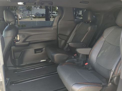 Used 2024 Toyota Sienna XSE FWD image 27