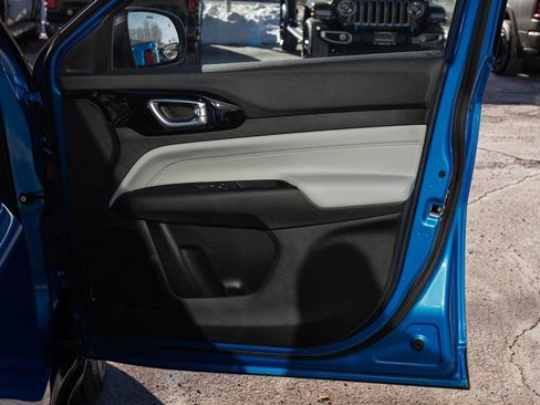 Used 2026 Jeep Compass Limited image 13