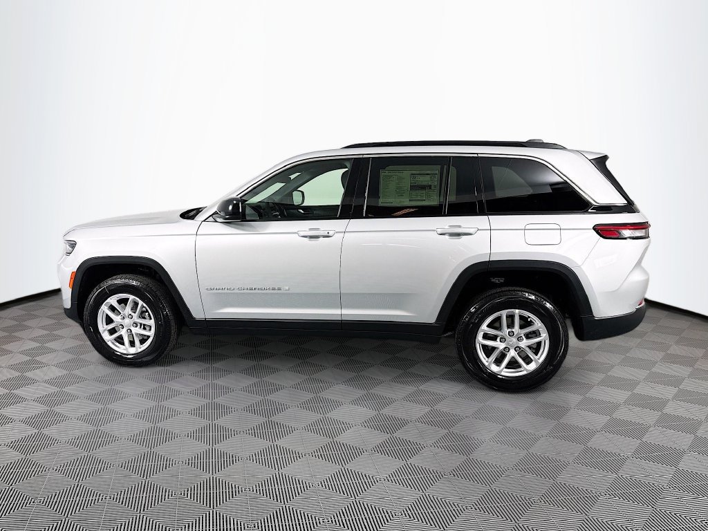 New 2026 Jeep Grand Cherokee Laredo AWD/4WD image 4