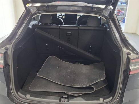 Used 2024 Tesla Model Y Long Range RWD image 4