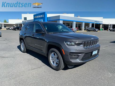 Used 2025 Jeep Grand Cherokee Laredo w/ Luxury Tech Group I AWD/4WD image 1