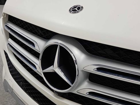 Used 2018 Mercedes-Benz GLE 350 4MATIC image 3