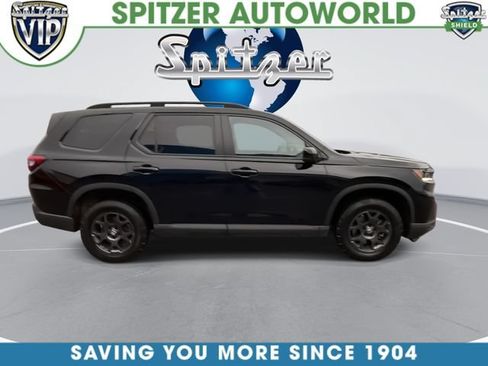 Used 2025 Honda Pilot TrailSport image 2