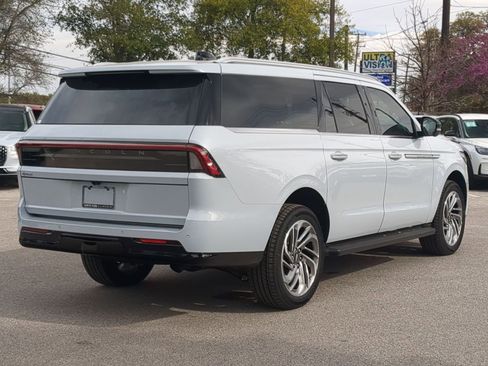 New 2026 Lincoln Navigator L Premier AWD/4WD image 3