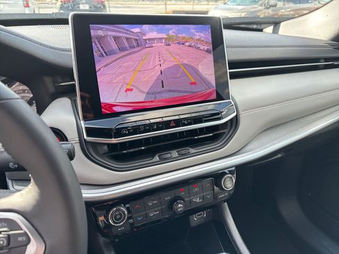 Used 2025 Jeep Compass Limited image 26