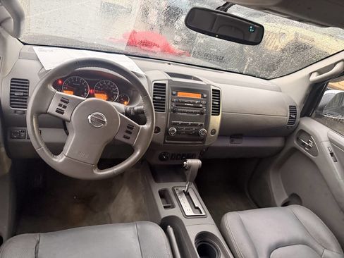 Used 2012 Nissan Frontier SL w/ Moonroof Pkg image 13