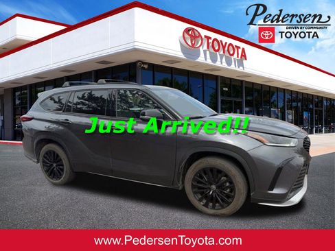 Used 2023 Toyota Highlander XSE image 1