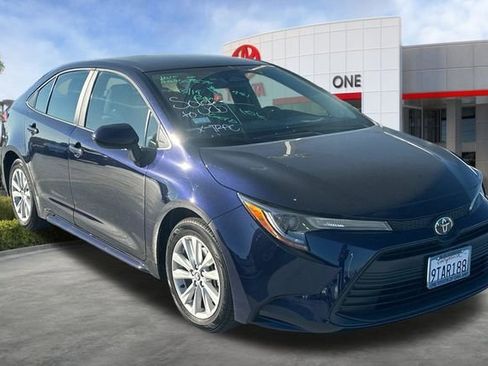 Used 2025 Toyota Corolla LE w/ LE Premium Package image 3