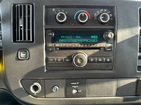 Used 2017 GMC Savana 3500 image 27