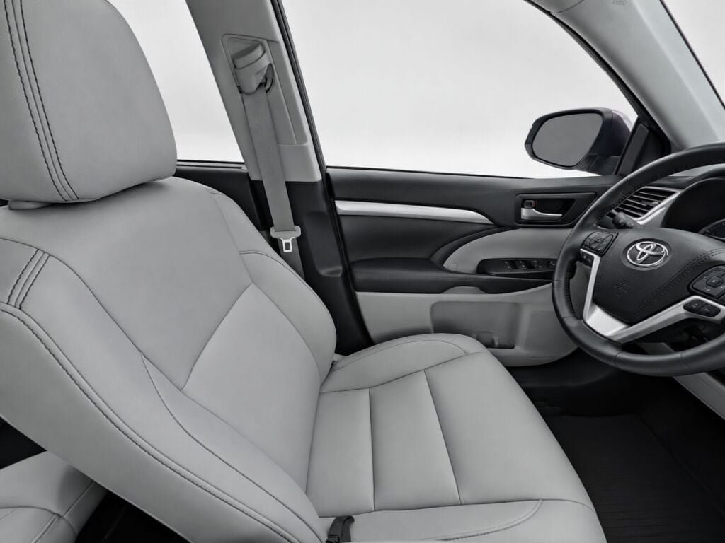 Used 2019 Toyota Highlander XLE AWD/4WD image 11