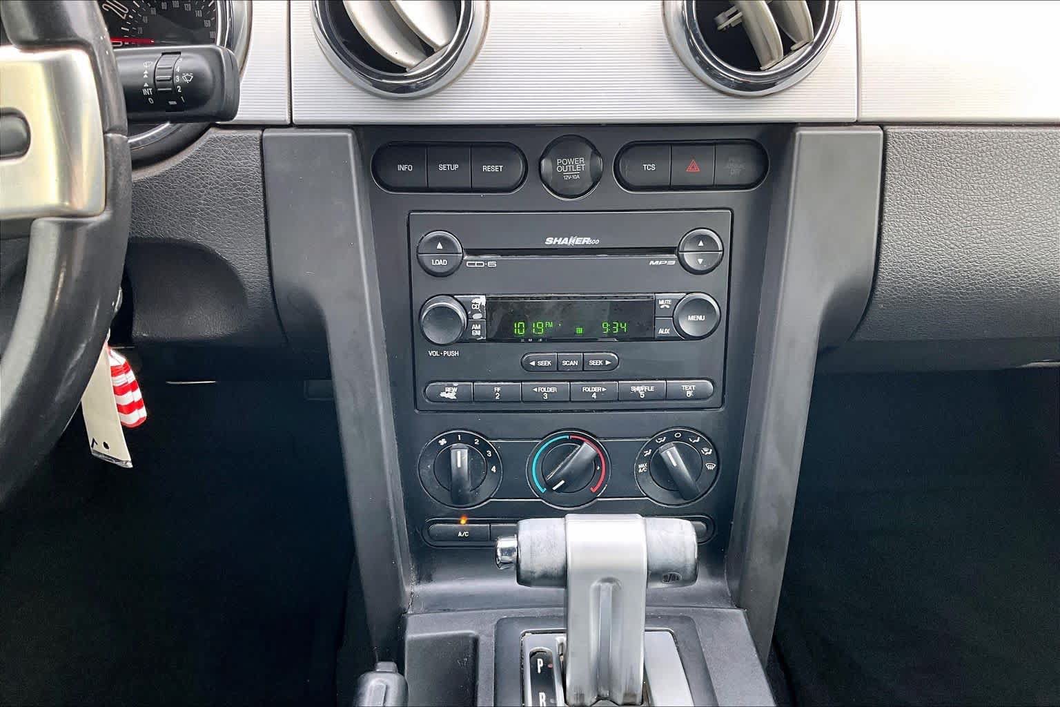 Used 2005 Ford Mustang Convertible RWD image 6