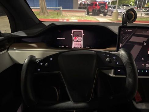 Used 2022 Tesla Model X image 8