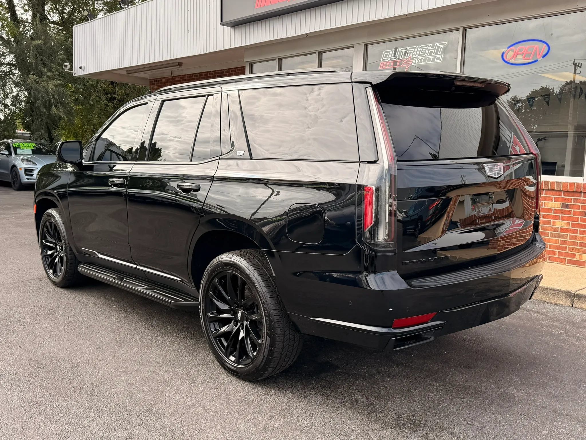 Used 2021 Cadillac Escalade Sport w/ LPO, ONYX Package AWD/4WD image 2