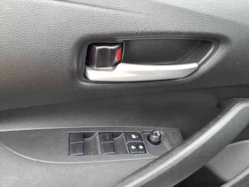 Certified 2021 Toyota Corolla LE image 9