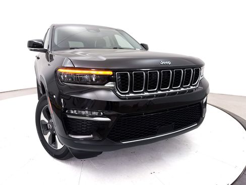 Used 2022 Jeep Grand Cherokee Limited 4xe w/ MOPAR Finishing Package AWD/4WD image 8